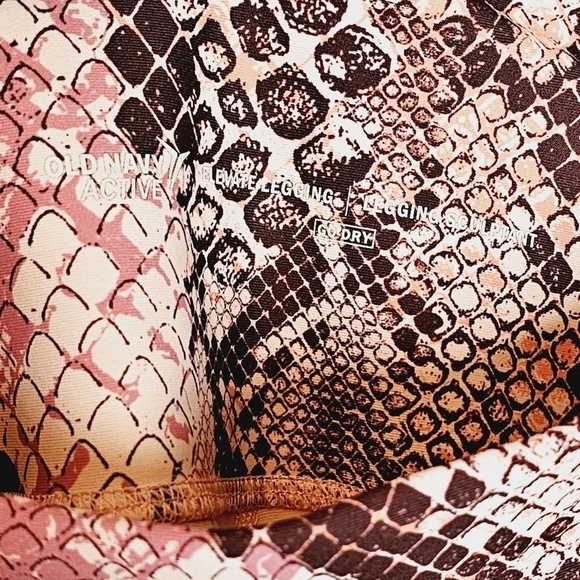 Old Navy High-Waisted Elevate Powersoft 7/8-Length Side-Pocket Leggings Size 3X - Picture 5 of 10